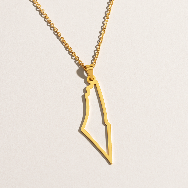 20250722_0755_ElegantNecklaceDisplay_remix_01k0qfp12kf2kbjextxmfns1h3 Collier Palestine carte contour – en acier inoxydable