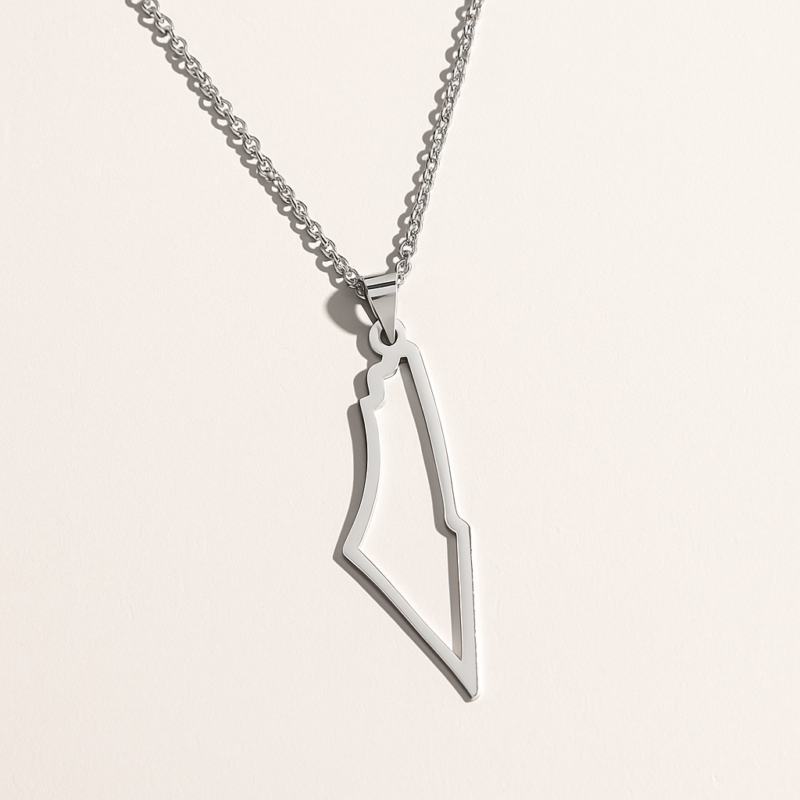 20250722_0804_SilverNecklaceSilhouette_remix_01k0qg5behfq8vbz4ay6fhc0d4 Collier Palestine carte contour – en acier inoxydable