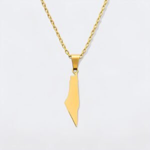 Collier carte de la Palestine en acier inoxydable doré 18K sur fond neutre, symbole de soutien engagé.