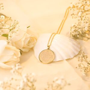 image.remini-enhanced_7_6d6cf313-8f01-4384-a8cc-b45800de8847 Collier Ayat Al Kursi pendentif rond gravé – en acier inoxydable