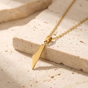 Collier Palestine carte pendentif plein produit seul sur modèle ou en mise en scène produit premium