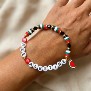 Gros plan fidèle au produit sur le Bracelet Liberté Palestine en Perles Heishi et ses détails colorés