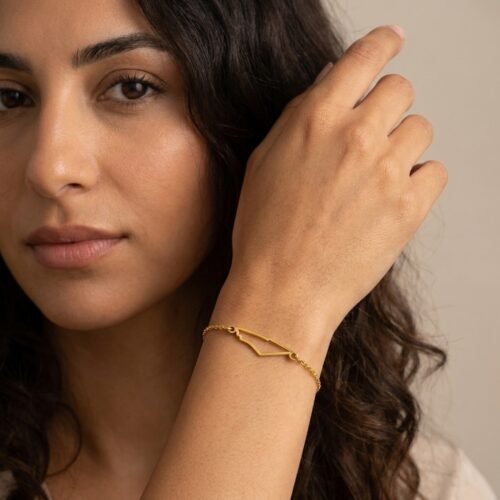 Bracelet Palestine Doré en Acier Inoxydable porté au poignet, vue hero e-commerce
