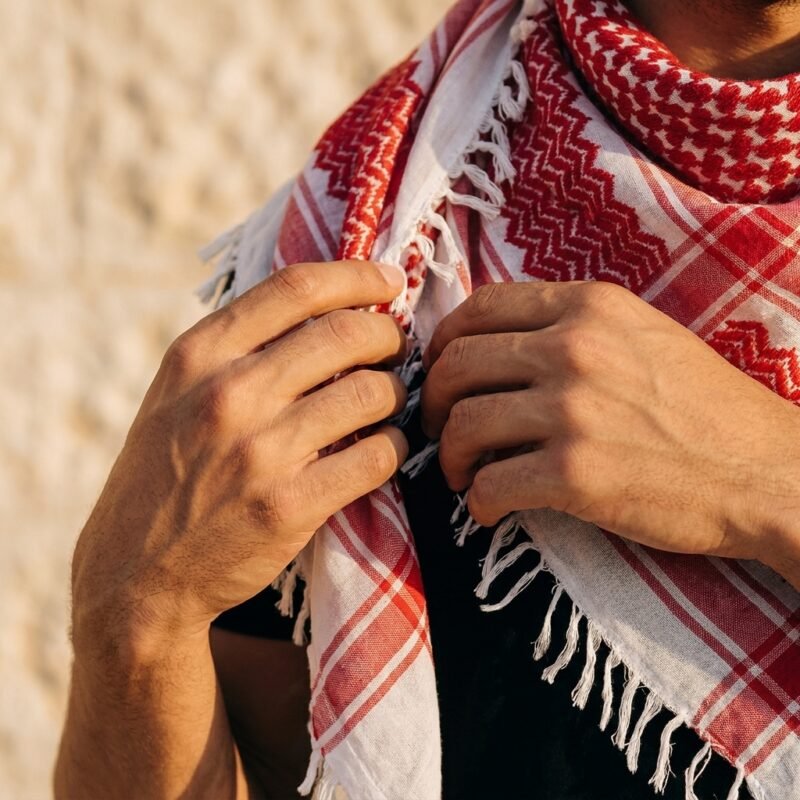 Keffieh Traditionnel Coton Rouge et Blanc - Symbole de Résistance