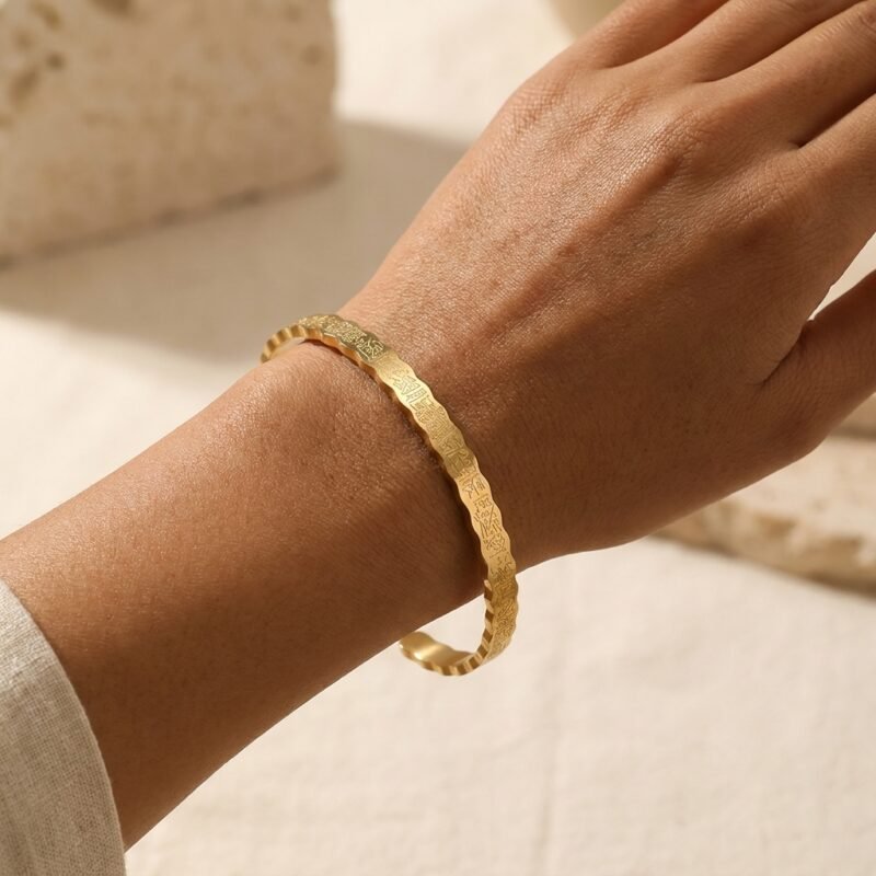 Manchette Ayat Al Kursi gravée ondulée hero bracelet Esprit Palestine