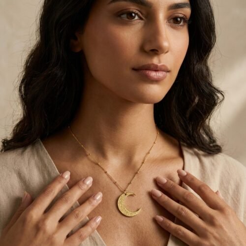 Collier Pendentif Lune Gravée hero collier Esprit Palestine