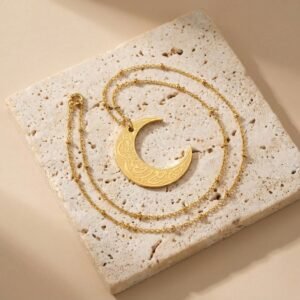 Collier Pendentif Lune Gravée produit seul collier Esprit Palestine