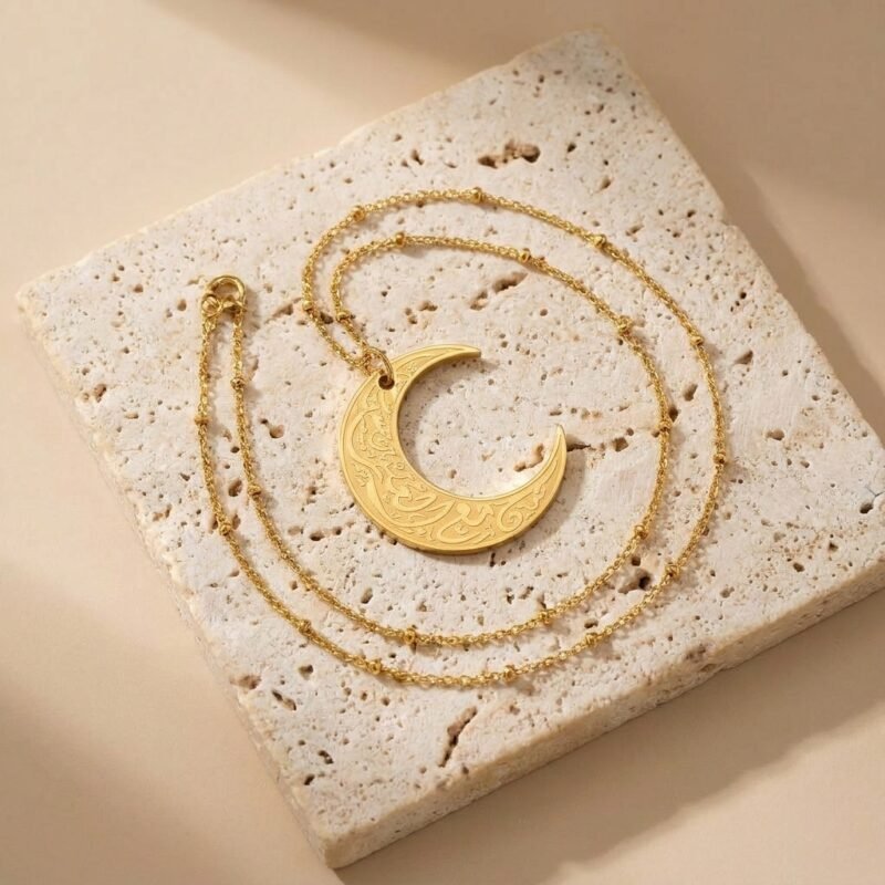 Collier Pendentif Lune Gravée produit seul collier Esprit Palestine