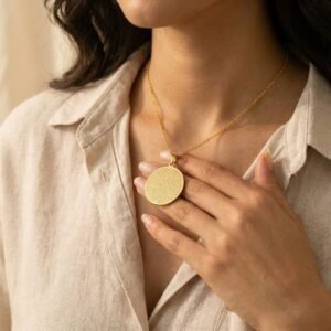 Collier Ayat Al Kursi pendentif rond gravé - en acier inoxydable