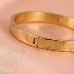 Bracelet islamique gravé Ayat Al Kursi macro détail bracelet Esprit Palestine