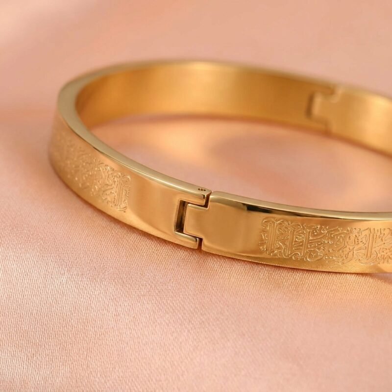 Bracelet islamique gravé Ayat Al Kursi macro détail bracelet Esprit Palestine