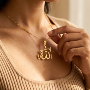 Collier Allah calligraphie élégante - en acier inoxydable
