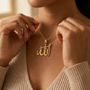 Collier Allah calligraphie élégante - en acier inoxydable