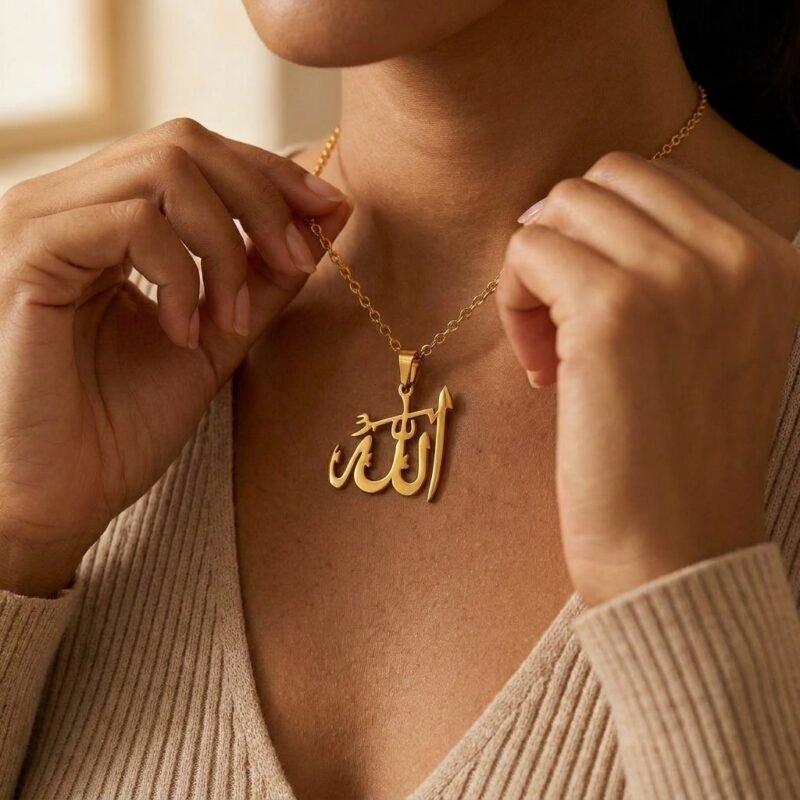 Collier Allah calligraphie élégante - en acier inoxydable